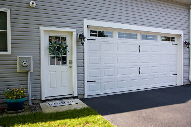 24/7 Emergency Garage Door Panel Replacement experts in Victoria, VA